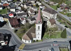 Ref. Kirche Niederurnen - Luftaufnahme (Foto: Hanspeter Hertach)