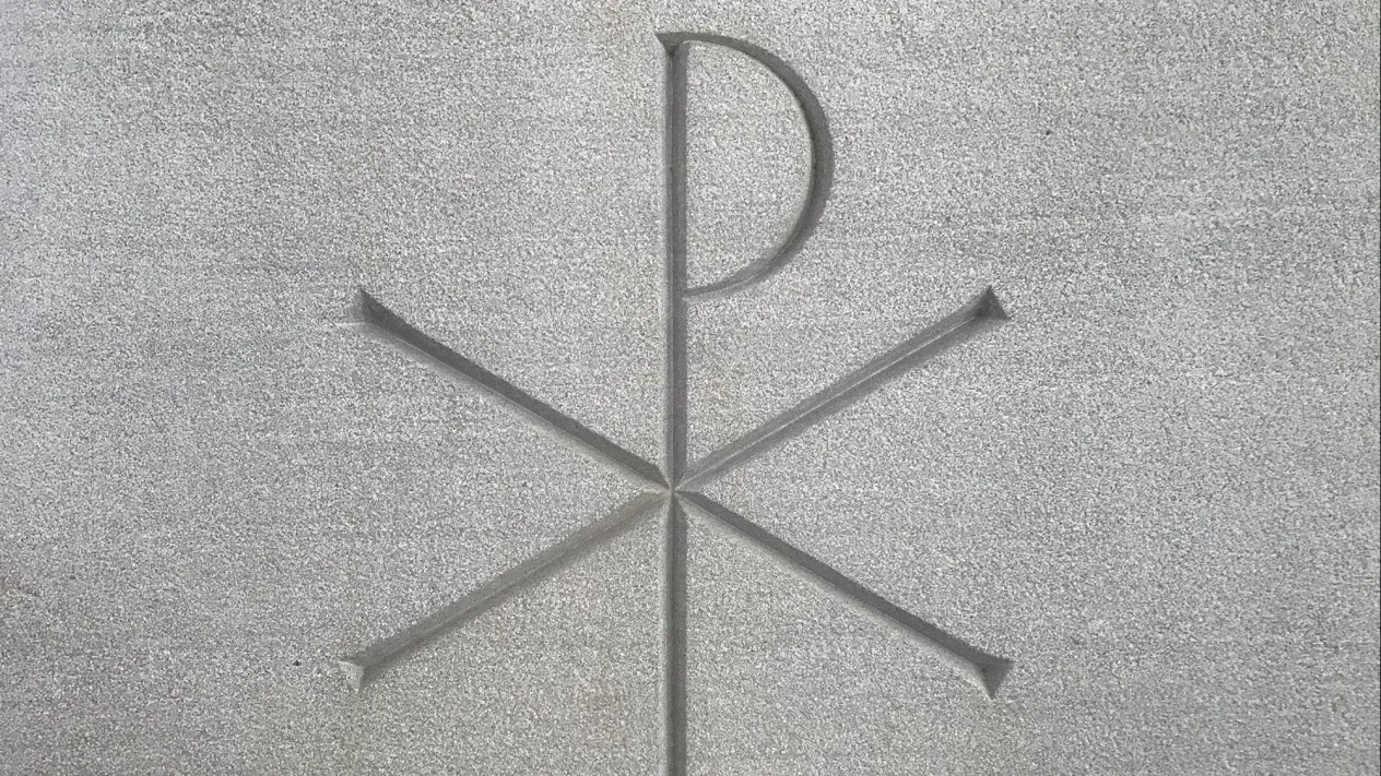 Christusmonogramm (Foto: Immanuel Nufer): Christusmonogramm in Stein gehauen