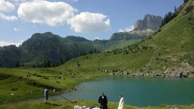 Berg-GD am Oberblegisee, Pfr. Christoph Schneider und Felix Hunger.docx (Foto: Andrea Rickenbach-Brem) Berg-GD am Oberblegisee, Pfr. Christoph Schneider und Felix Hunger.docx — Berg-Gottesdienst am Oberblegisee mit Pfr. Christoph Schneider (Foto: Andrea Rickenbach-Brem)