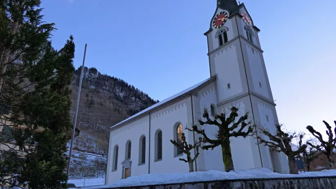 Kiche Linthal: Kirche Linthal im Winter (Foto: Willi Brunner, Braunwald)