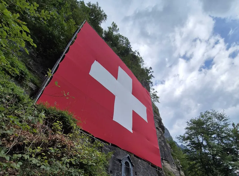 kFlagge Glarus02 (Foto: G.Schmidt) kFlagge Glarus02 (Foto: G.Schmidt)